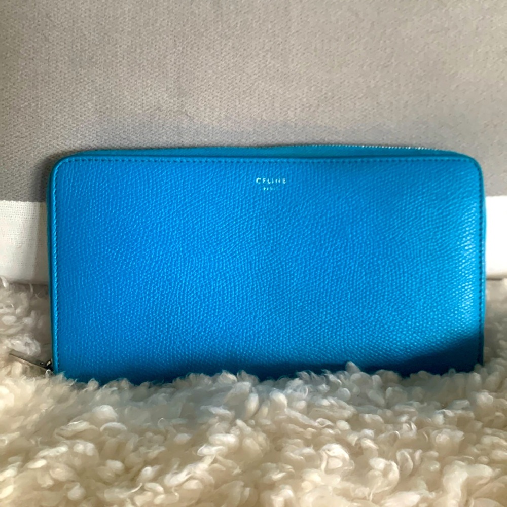 CELINE- Authentic 🍀 LARGE LONG ZIP WALLET IN GRAINED CALFSKIN- EUC